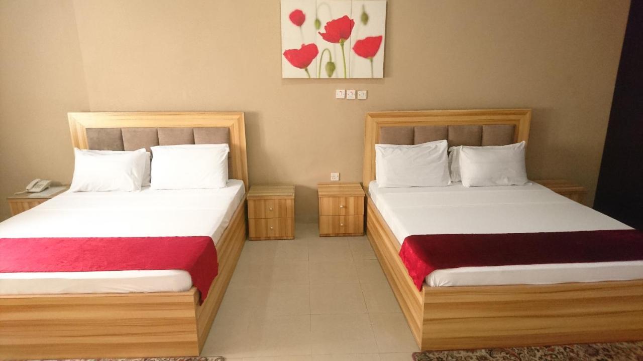 לגוס The Ambassadors Hotel מראה חיצוני תמונה