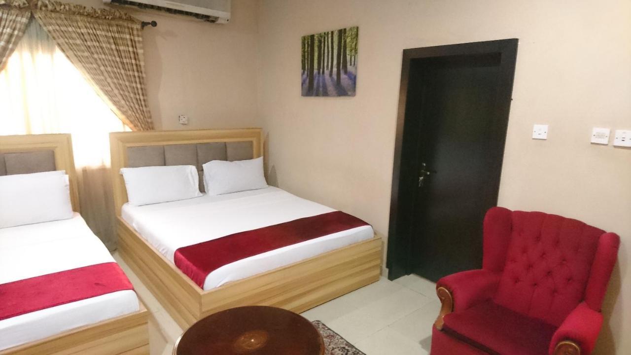 לגוס The Ambassadors Hotel מראה חיצוני תמונה