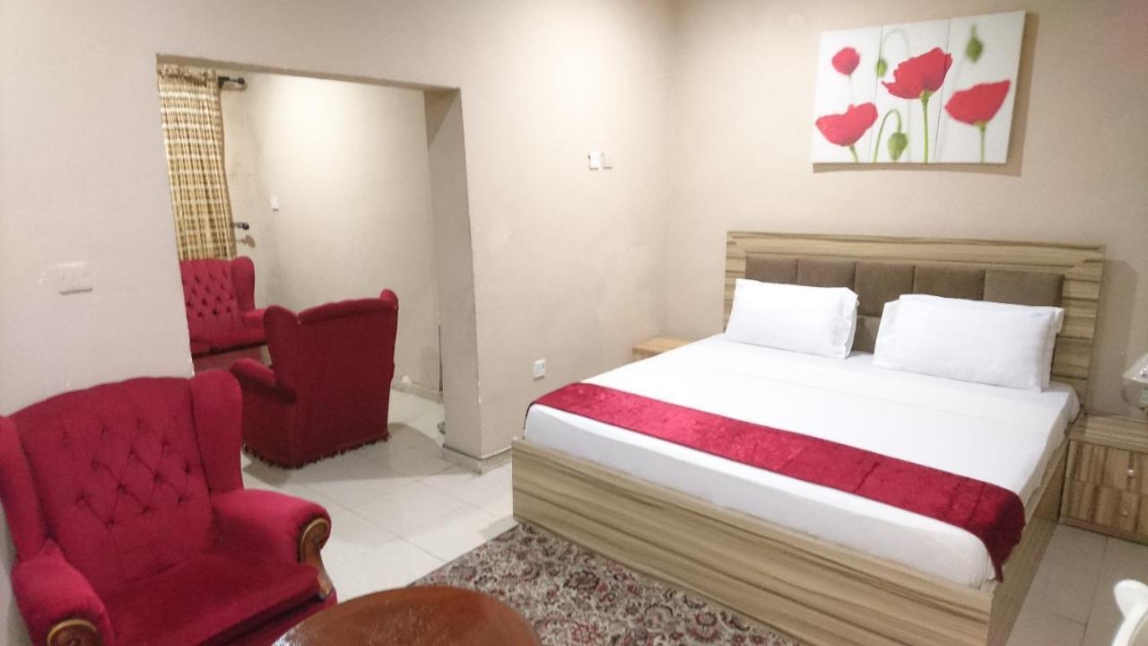 לגוס The Ambassadors Hotel מראה חיצוני תמונה