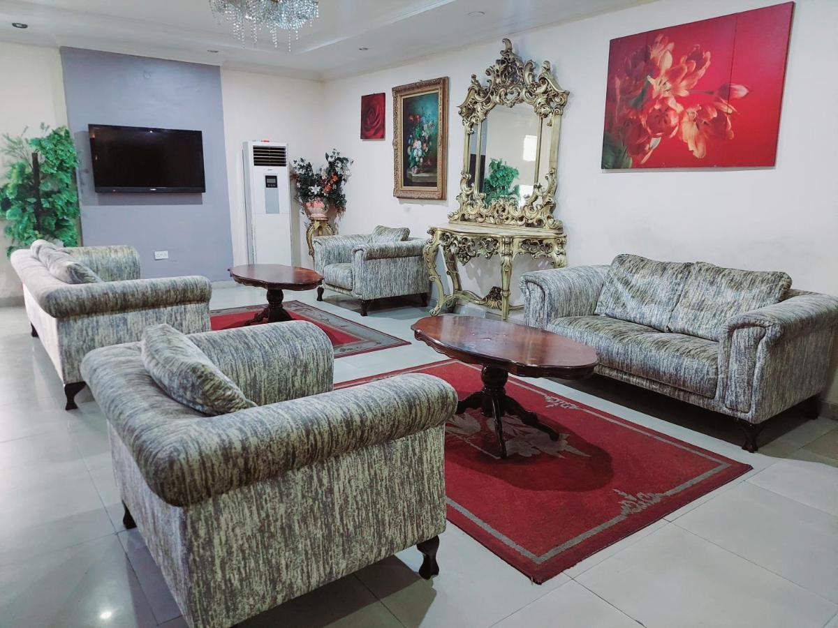 לגוס The Ambassadors Hotel מראה חיצוני תמונה