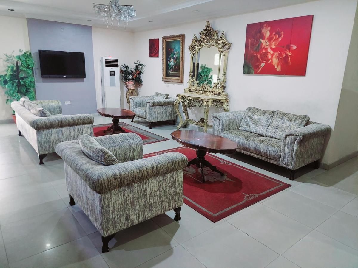 לגוס The Ambassadors Hotel מראה חיצוני תמונה