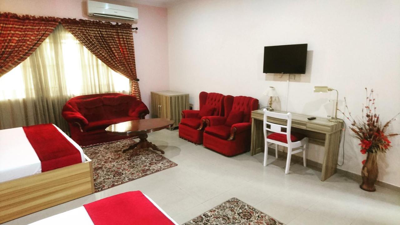 לגוס The Ambassadors Hotel מראה חיצוני תמונה