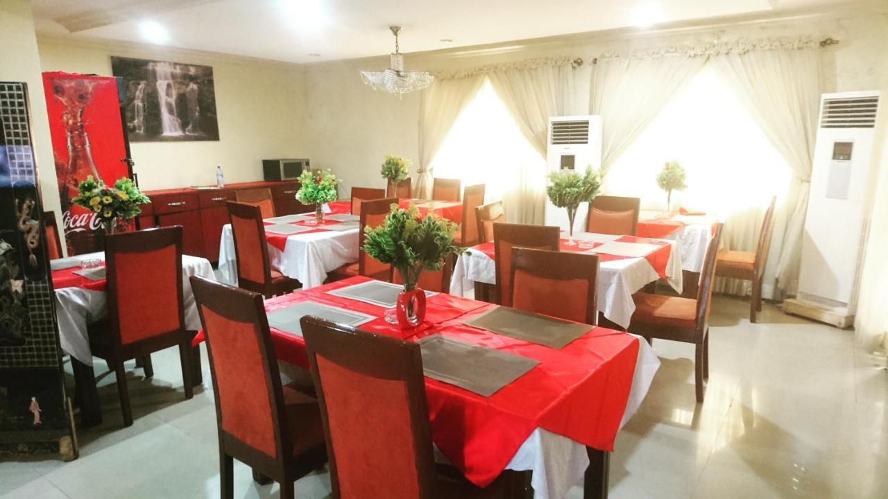 לגוס The Ambassadors Hotel מראה חיצוני תמונה