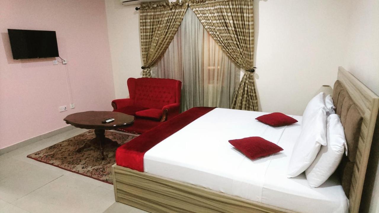 לגוס The Ambassadors Hotel מראה חיצוני תמונה