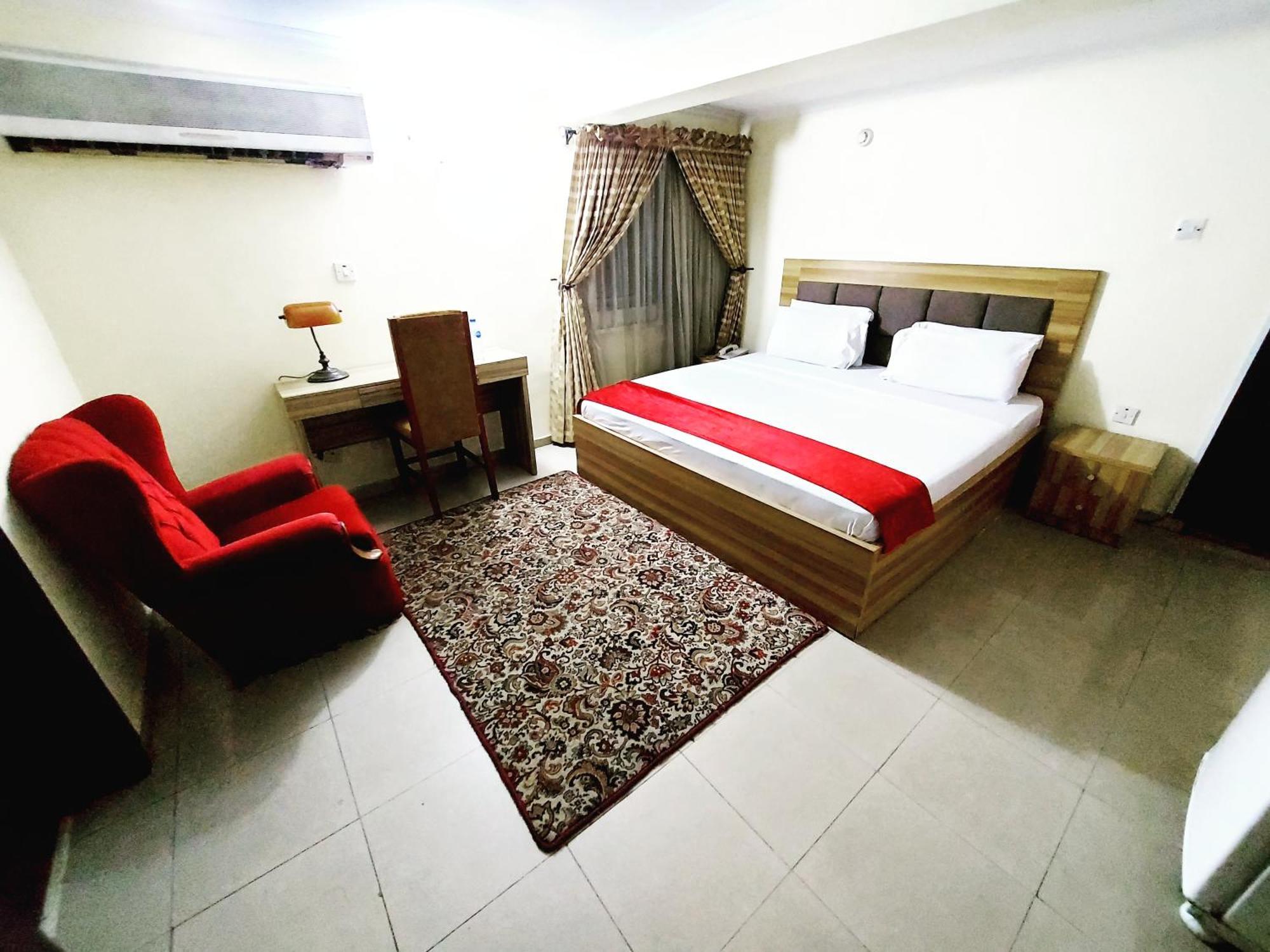לגוס The Ambassadors Hotel מראה חיצוני תמונה