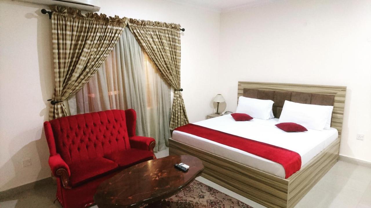 לגוס The Ambassadors Hotel מראה חיצוני תמונה