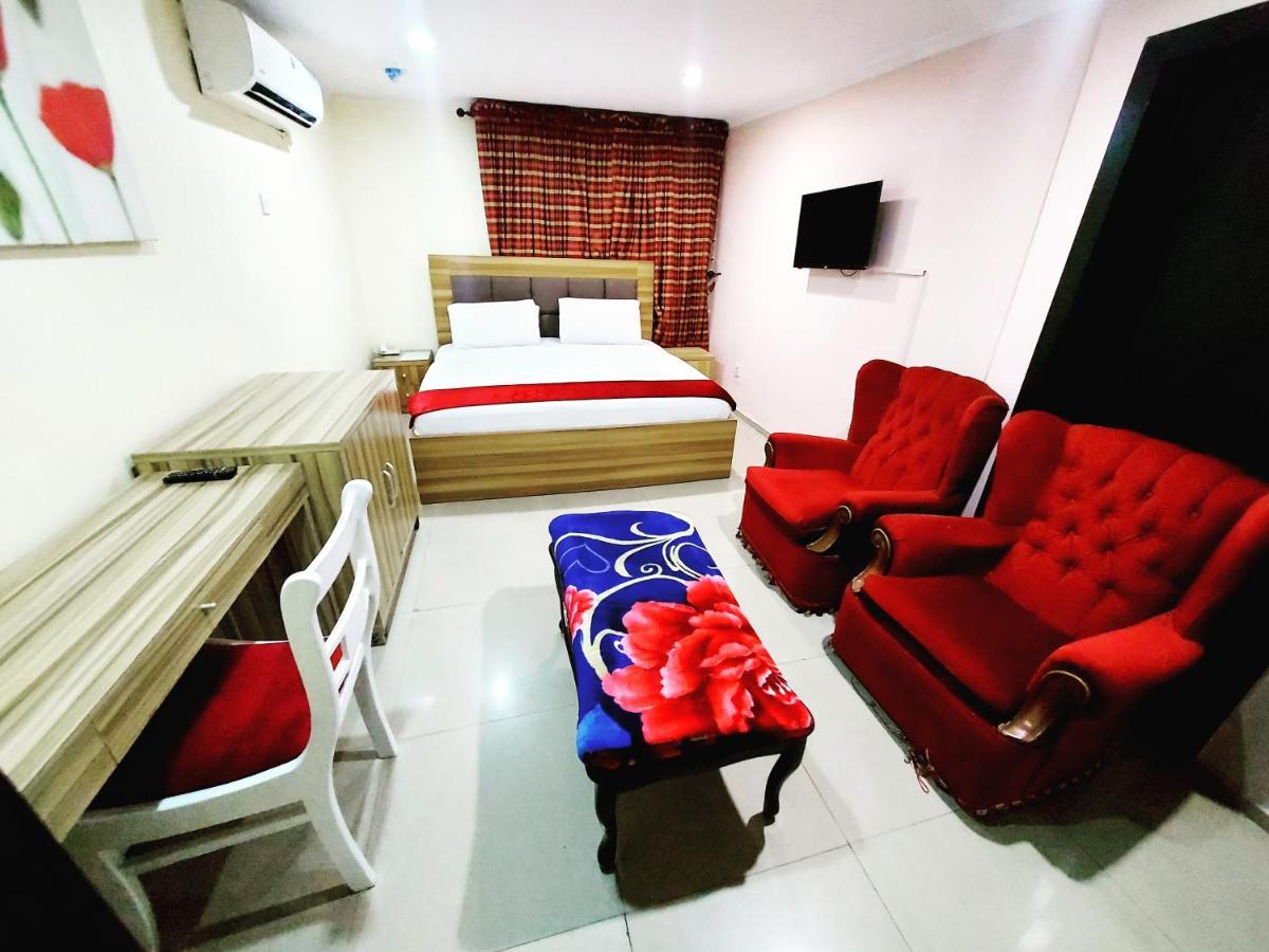 לגוס The Ambassadors Hotel מראה חיצוני תמונה