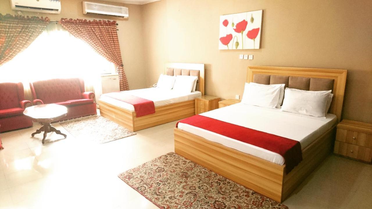 לגוס The Ambassadors Hotel מראה חיצוני תמונה
