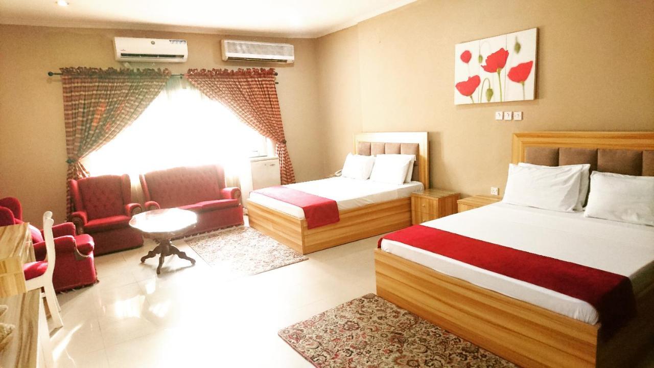 לגוס The Ambassadors Hotel מראה חיצוני תמונה