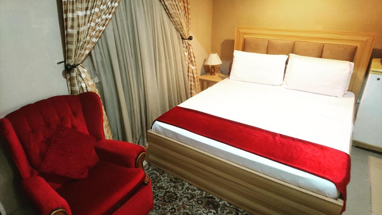 לגוס The Ambassadors Hotel מראה חיצוני תמונה