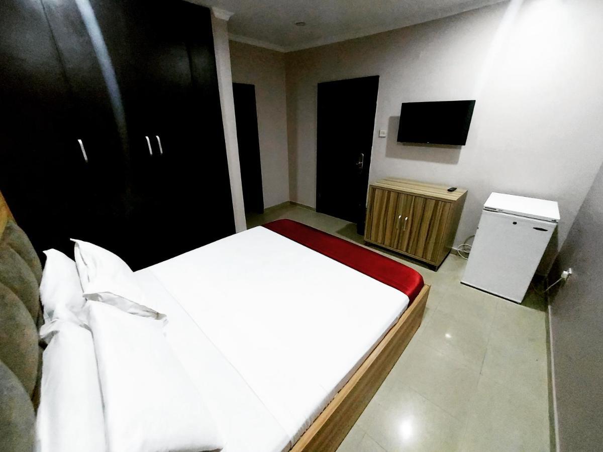 לגוס The Ambassadors Hotel מראה חיצוני תמונה