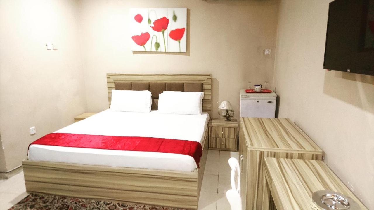 לגוס The Ambassadors Hotel מראה חיצוני תמונה