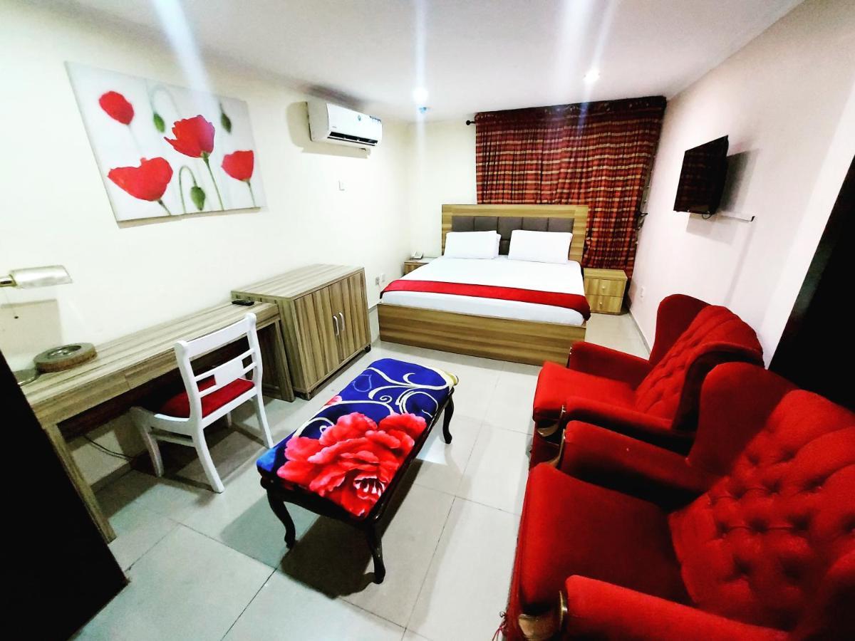 לגוס The Ambassadors Hotel מראה חיצוני תמונה