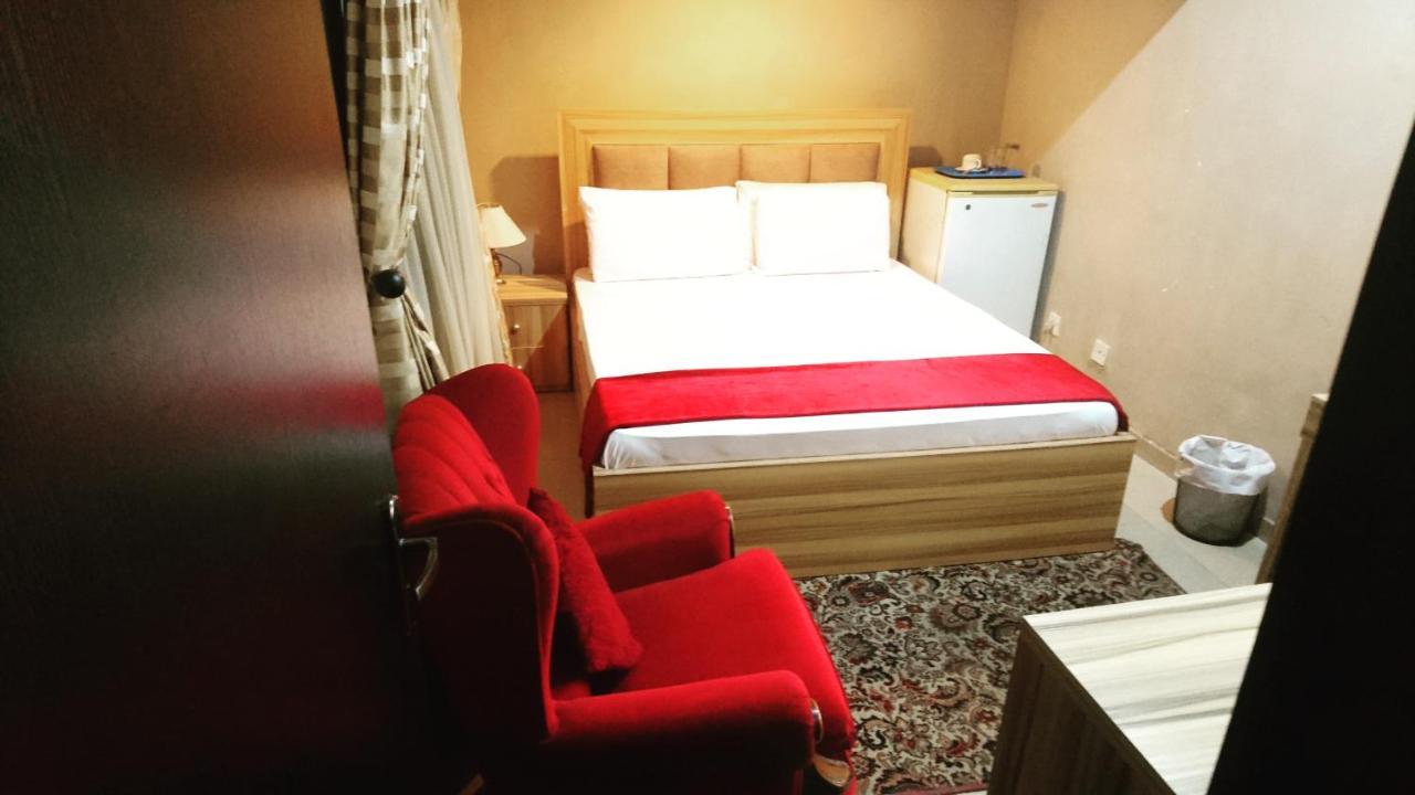 לגוס The Ambassadors Hotel מראה חיצוני תמונה