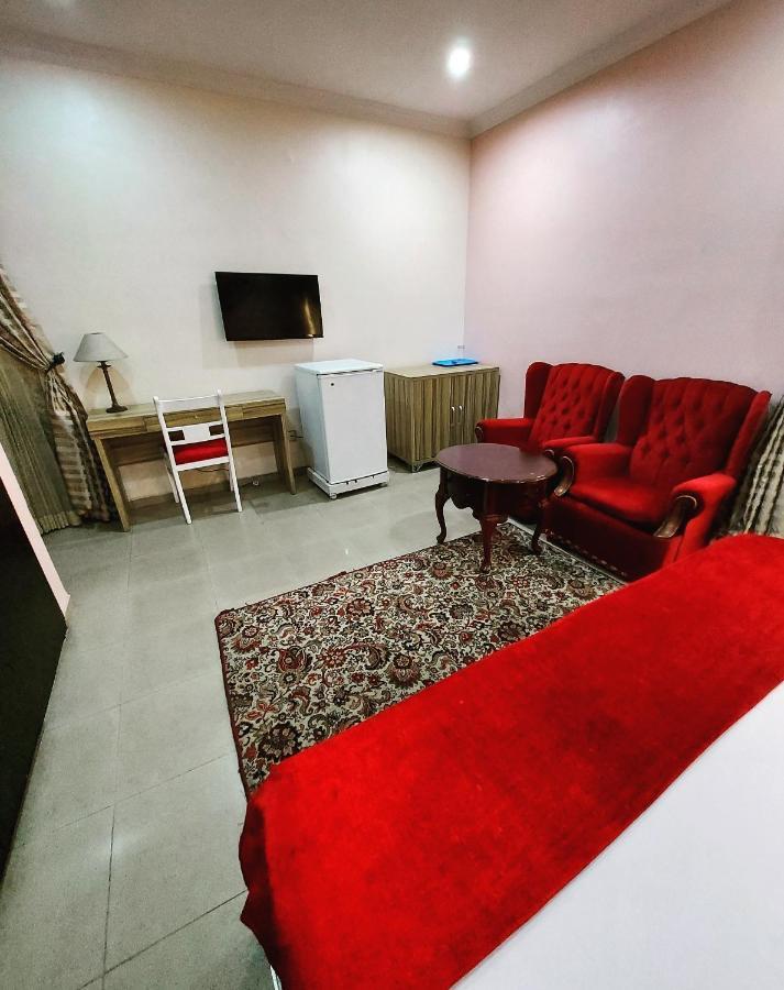 לגוס The Ambassadors Hotel מראה חיצוני תמונה