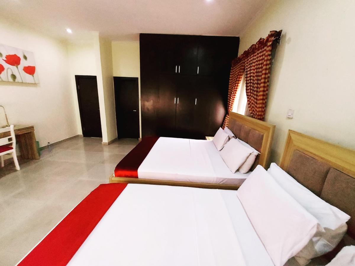 לגוס The Ambassadors Hotel מראה חיצוני תמונה